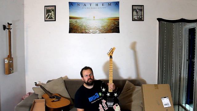 Hello Kitty Guitar - Kramer EVH - Unboxing#18 смотреть онлайн