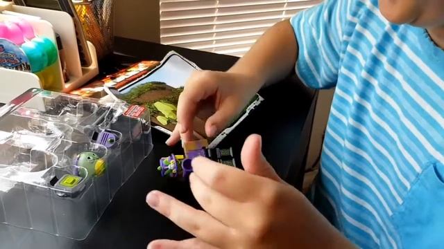 UNBOXING: ROBLOX Ghost Simulator Figures! смотреть онлайн