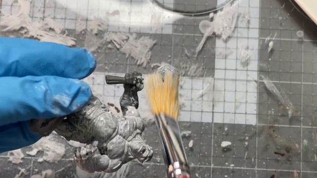 How to prime miniatures with a brush смотреть онлайн