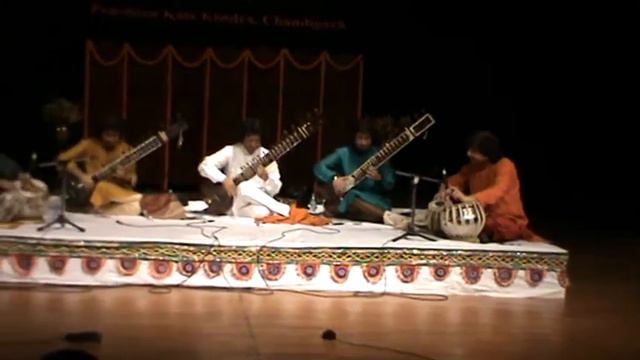 Avirbhav verma musician with Mayank Bedekar, Chhote Rahimat Khan, Rafique, Shafique Khan G смотреть онлайн