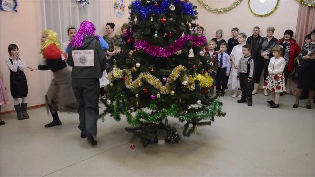"Новогоднее представление" смотреть онлайн