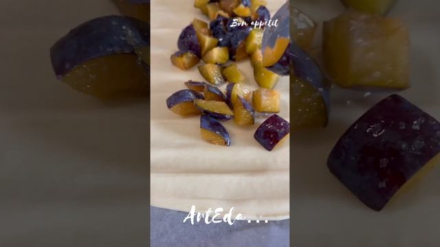 Пирог со сливами из слоеного теста/Puff pastry plum pie смотреть онлайн