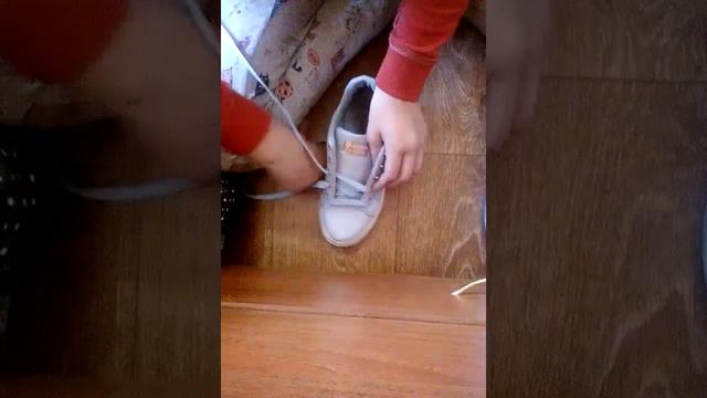 Как правильно вставить шнурок в кеди или красовки смотреть онлайн