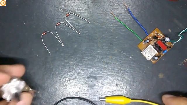 Modifica el voltaje de cualquier cargador de celular con simple truco! смотреть онлайн