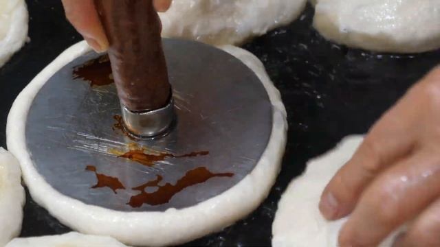 Сочные ОЛАДУШКИ с начинкой?/Процесс приготовления сладких блинов #рецепт#блины#оладьи#pancakes смотреть онлайн