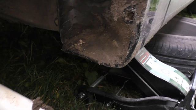 В Hyundai Солярис кучи земли в дренажных отверстиях Авто ВАЗ давно бы сгнил смотреть онлайн
