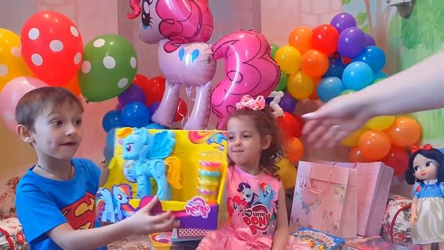 Подарки на день рождение Маше/ Что подарить девочке на 5 лет/Birthday presents смотреть онлайн