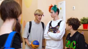 ПРЕДСКАЗАТЕЛЬНИЦА В КАМПУСЕ!!! У  КАМИЛЯ БУДЕТ НОВАЯ ДЕВЧОНКА? СТРАННАЯ НОВЕНЬКАЯ