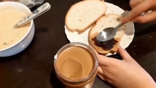Открываем консервы и арахисовую пасту смотреть онлайн