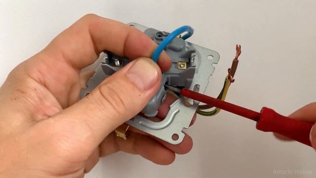 Connecting a Euro socket with grounding. New model. VIKO смотреть онлайн