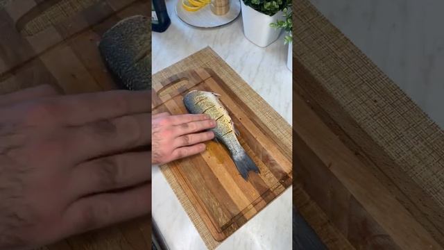 Рыба в духовке! Быстрый и простой рецепт! Сибас в духовке! смотреть онлайн