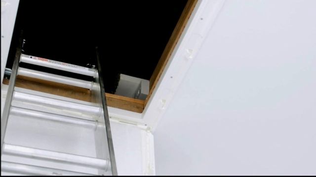 Using the Manthorpe GL250 Loft Access Door With a B&Q Ladder смотреть онлайн
