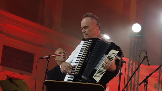 TANGO POUR CLAUDE WIESŁAW PRZADKA NEW MUSETTE QUARTET смотреть онлайн