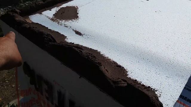 Нанесение клея на лист пенопласта, окантовка из клея не валик, а скошенная трапеция!