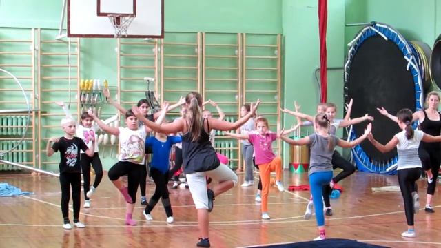 Танцевальная разминка .Сиса-сасиса