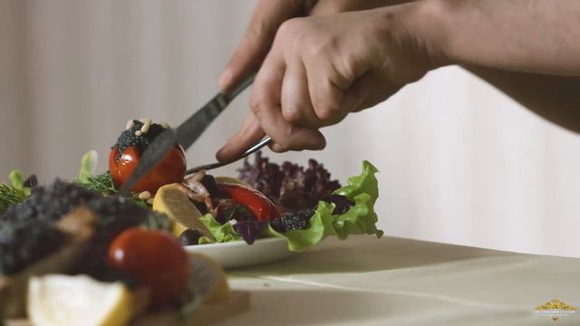 Обед с черной икрой - Lunch with black caviar смотреть онлайн