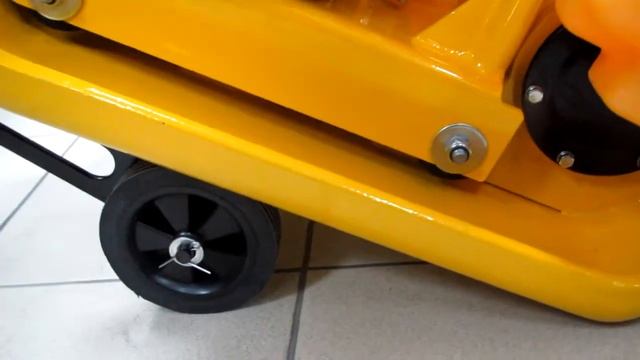 Обзор виброплиты (Plate compactor) Scheppach HP 1300S с баком для воды смотреть онлайн