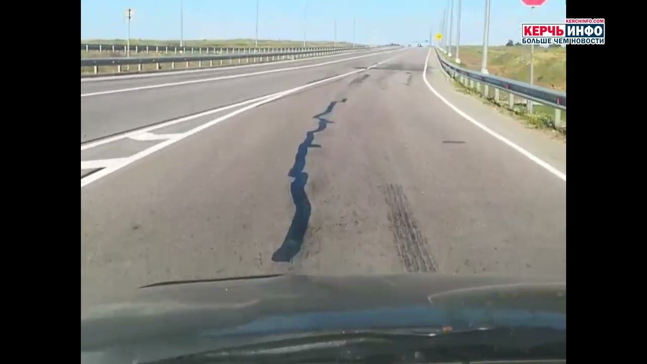 Провал всё больше: на съезде с «Тавриды» в Керчь водители «влетают» в огромную яму смотреть онлайн