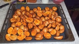 Вкусный картофель в духовке/как приготовить хрустящую картошку по-деревенски