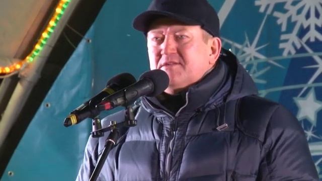 Главная елка города зажгла новогодние огни смотреть онлайн