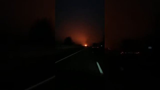 срочное видео, горит фура. жесть. дорога М10 с москвы в Санк петерберг смотреть онлайн