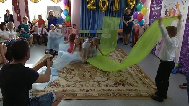 Танец с полотнами. Выпускной бал 2019 смотреть онлайн