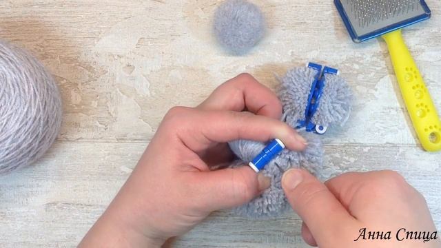 Мастер-класс идеальный меховой помпон из ниток. How to make a pompom. Как сделать помпон. смотреть онлайн