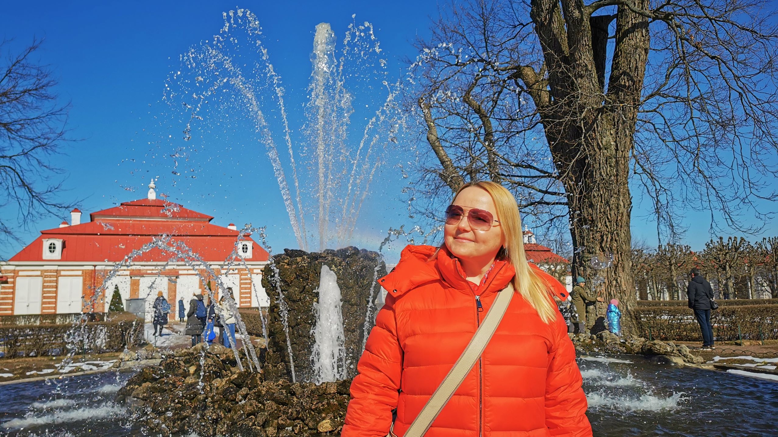 Фонтаны под снегом. Редкие кадры. Первый весенний пробный запуск. Петергоф. Санкт-Петербург смотреть онлайн