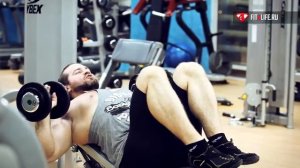 Жим гантелей на наклонной скамье - упражнени для грудных мышц