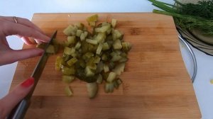 Салат деревенский. Салат с картофелем и солеными огурцами