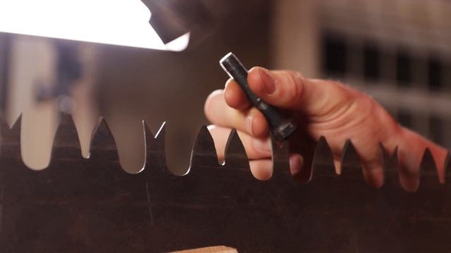 Sharpening a Vintage Two Man Crosscut Saw (rakers) смотреть онлайн