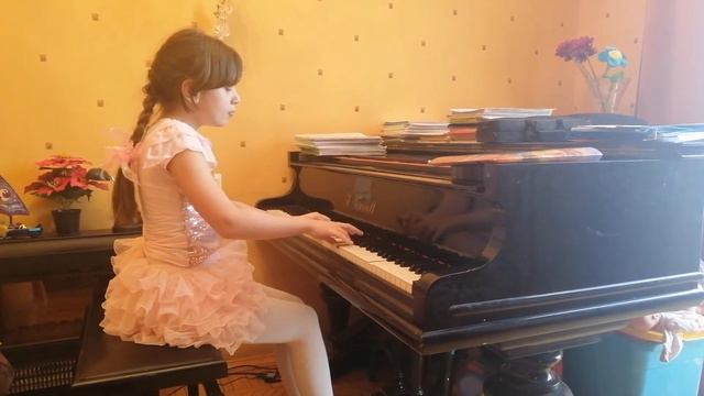 Лиза Гергиева-Л. В. Бетховен-Соната Соль-мажор 1 часть смотреть онлайн