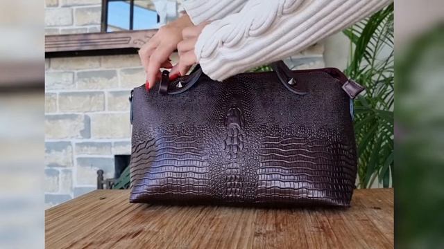 Женская сумка тоут саквояж Dakkotta из натуральной кожи с фактурой рептилии смотреть онлайн