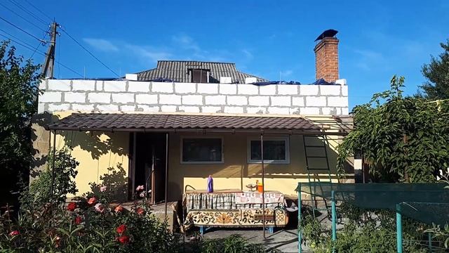 ПОДНИМАЮТ ВЕРАНДУ ДЛЯ НОВОЙ КРЫШИ (2 ЧАСТЬ) смотреть онлайн