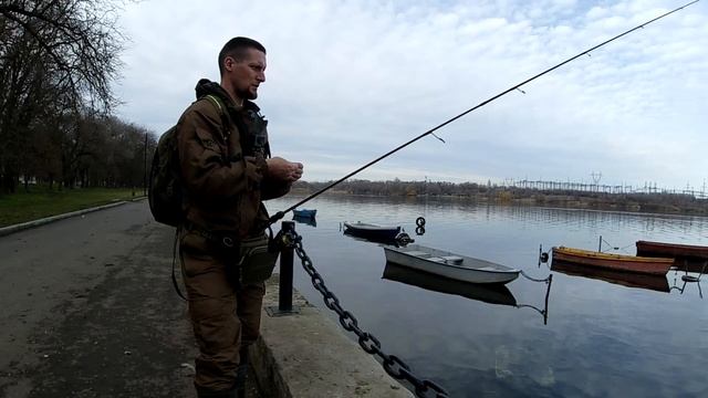 Рыбалка, окунь на микро джиг с берега.Не смог пройти это место! смотреть онлайн