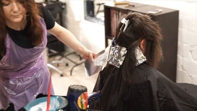 Как закрашивает седину санкционная WELLA? Комбинирую техники: начес+ выдув. Смотрите,что получается смотреть онлайн