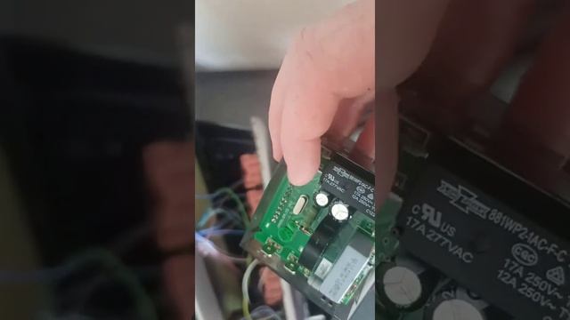 Ремонт печи Indesit MVK5. Обход таймера. смотреть онлайн