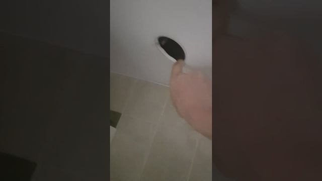 Сливаем воду с натяжного потолка,Залили квартиру смотреть онлайн