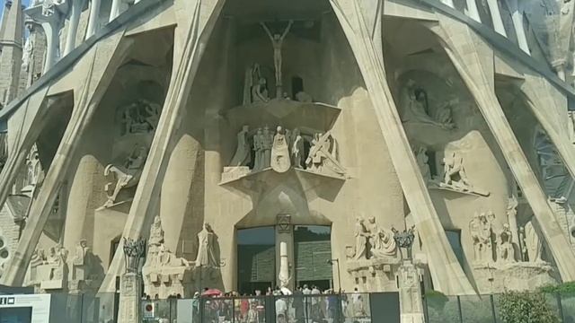 самый красивый храм в мире. Храм Святого Семейства. Барселона смотреть онлайн