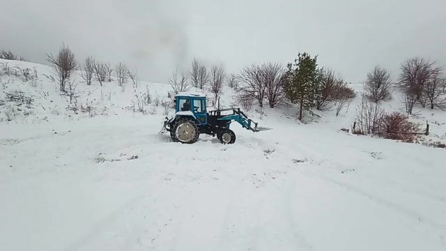 Снегоборьба на тракторе Мтз 82, часть 2 смотреть онлайн