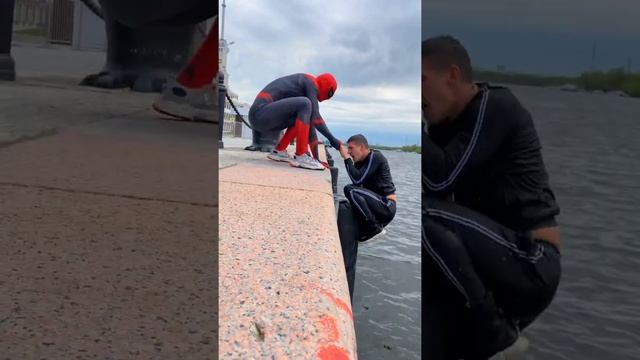 ЧЕЛОВЕК-ПАУК СПАС МУЖИКА ОЧЕНЬ ТРОГАТЕЛЬНОЕ ВИДЕО ДО СЛЁЗ смотреть онлайн