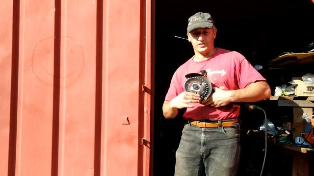 В какую сторону искрами правильно резать болгаркой? Куда её вырвет при клине? смотреть онлайн