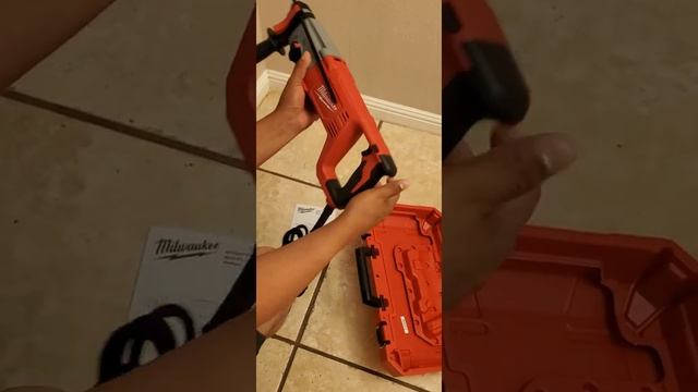 Unboxing the Milwaukee rotary hammer ? ? смотреть онлайн