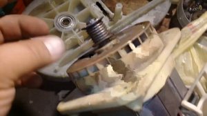 Замена подшипников на электродвигателе газонокосилке  Gardena.   Ремонт двигателя Gardena  (гардена