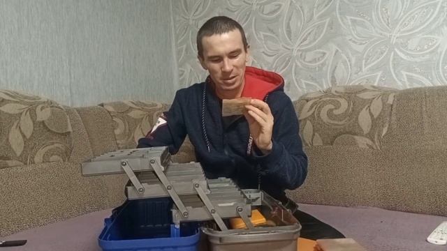 Что взять на зимнюю рыбалку. Универсальный ящик рыбака. Всего по маленьку.