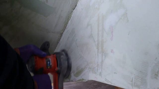 Bubba's Tango 18 - EP. 102 SANDING UPSIDE DOWN ON THE TRANSOM смотреть онлайн