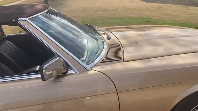 1981 Mercedes’ 380 SL exterior and interior video смотреть онлайн