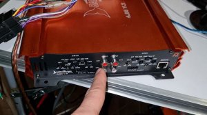 куда подключать межблочные провода при мостовом подключении динамиков к четырехканальному усилителю