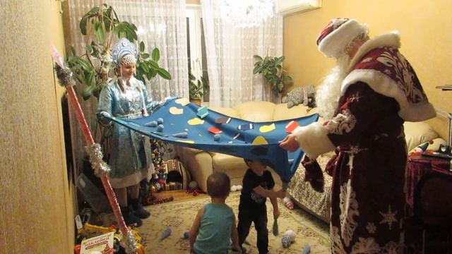 ДЕД МОРОЗ И СНЕГУРОЧКА В ГОСТЯХ У ФЕДИ И МАКСИМА смотреть онлайн