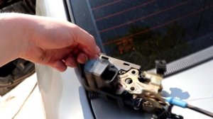 Чери фора заклинило дверь (вскрытие)